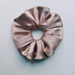 Скрънчи в бежов цвят