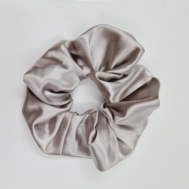 Скрънчи в светло сив цвят