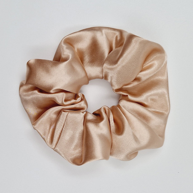 Скрънчи в тъмно бежов цвят